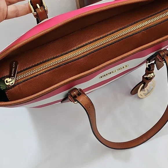 Michael Kork Tote W 17" / 11" H / 5.5" D. (Cannot Determine Its Autenticity.) - Picture 6 of 8